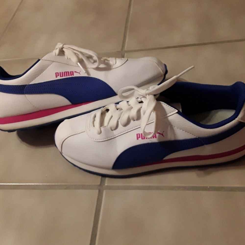 Puma tennis shoes